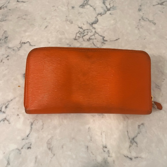 Prada Vitello Move Wallet in Papaya with gold wrap around zipper and gold logo - Picture 5 of 5